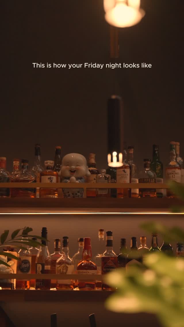 Oak and Smoke bar and dining room